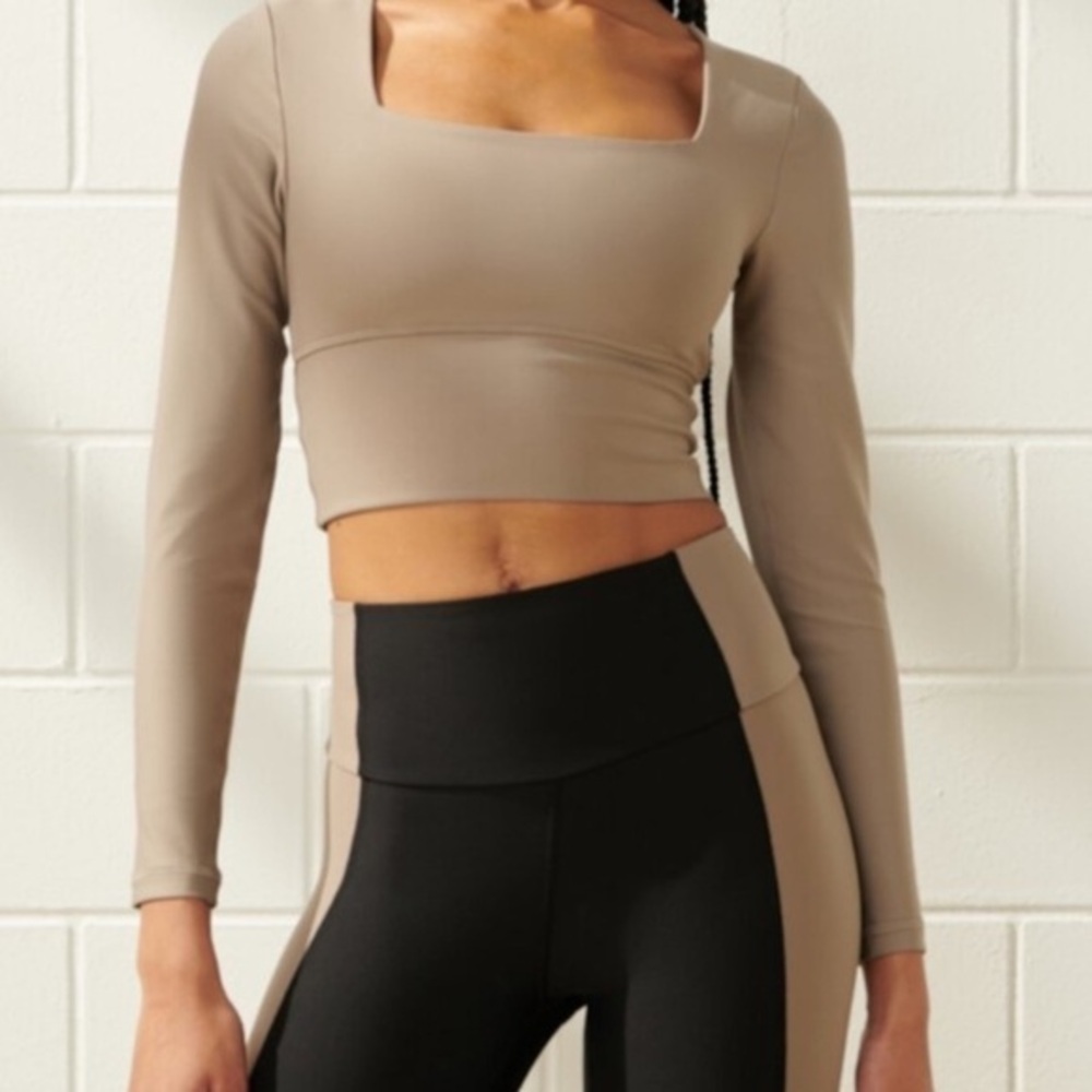 YPB Abercrombie SculptLUX Long Sleeve Athletic Crop Top Taupe